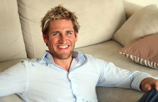 curtis-stone-with-couch.jpg