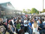 The-Usual-bar-in-Houston-with-crowd-in-patio_095948.jpg