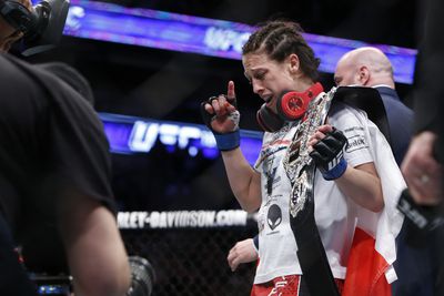 Gift exchange gets physical between Joanna Jedrzejczyk, Jessica Penne at weigh-ins