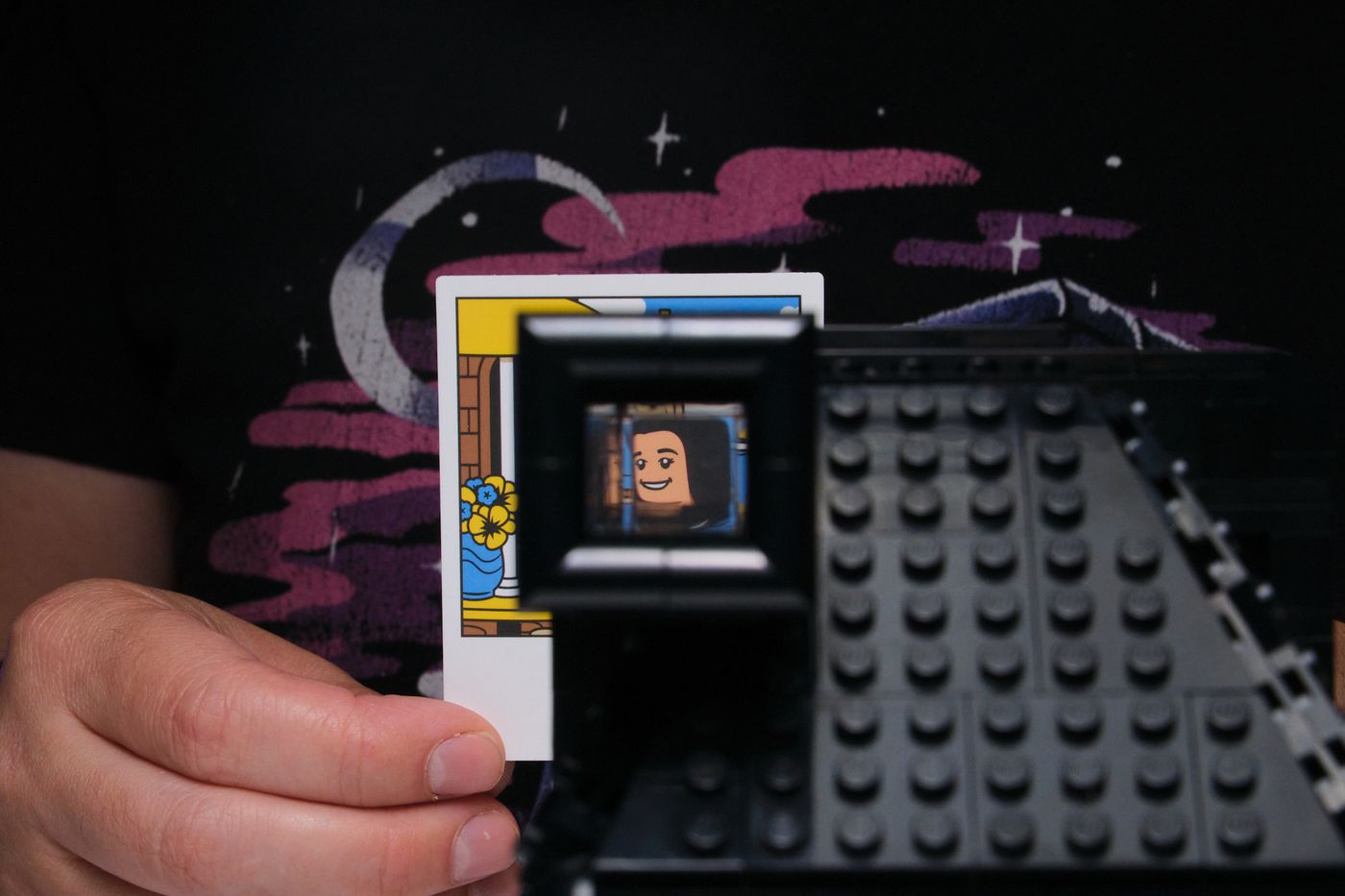 Looking through the Lego viewfinder, we get a narrow look at the Lego-ified face of the fan designer’s sister.